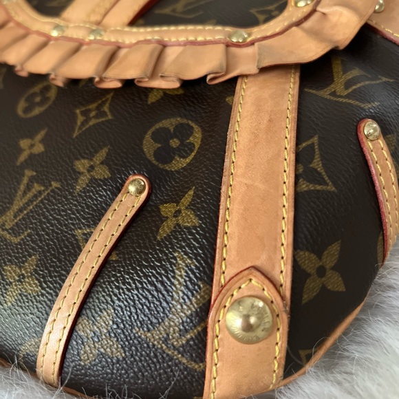 Louis Vuitton Leonor Hobo Handbag - Picture 6 of 8